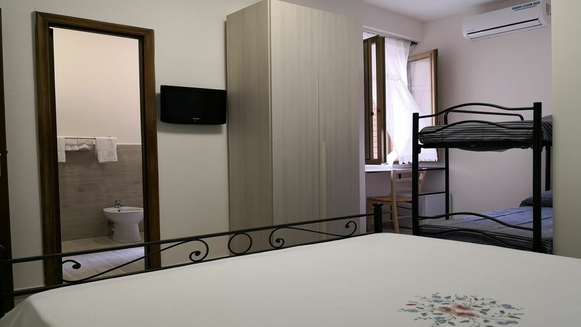 Fenesta Vascia Bed & Breakfast Naples Exterior photo